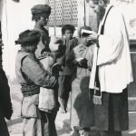Baptême d’un enfant Nu à Baihanluo (Bahang) par le père Emile BURDIN des MEP