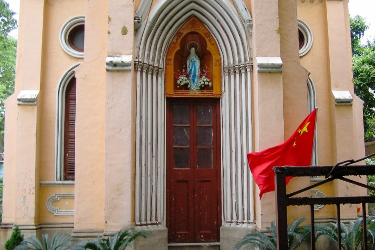 AED : Aide à l'Eglise en détresse Leglise-catholique-notre-dame-de-lourdes-de-lile-de-shamian-dans-la-province-de-guangdong-768x512