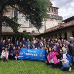 Père Matthieu Masson et pèlerins chinois en visite à Lisieux.