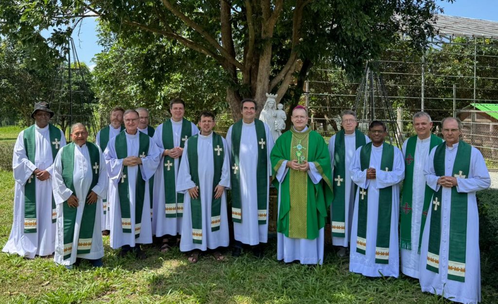 Le Conseil plénier au Cambodge autour de Mgr Olivier Schmitthaeusler, à Phnom Penh