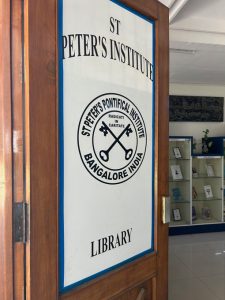 Entrée de la bibliothèque du seminaire saint Pierre de Bangalore, Inde