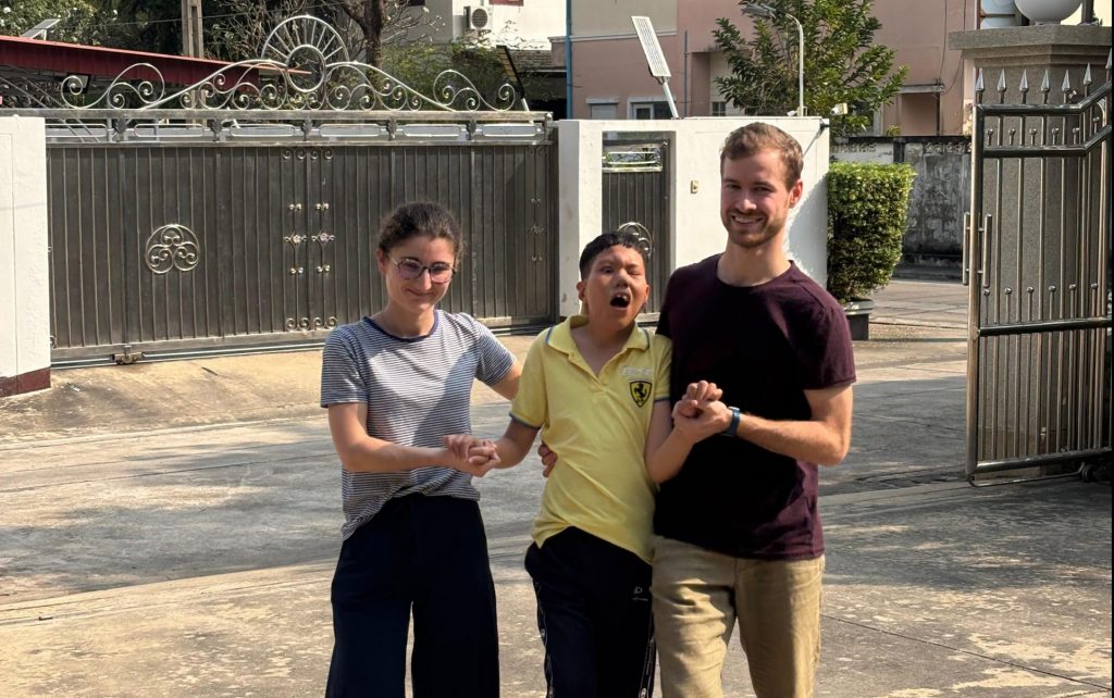 Mathilde, Uan, et Pierre-Louis pendant la promenade du matin.